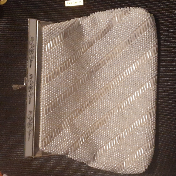 Vintage Handbags - Silver Sequined Clutch